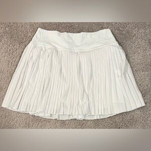 Women’s White Pleated SKORT